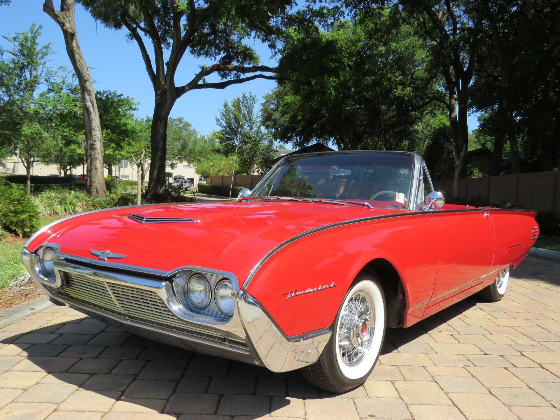 1961 CHEVROLET THUNDERBIRD